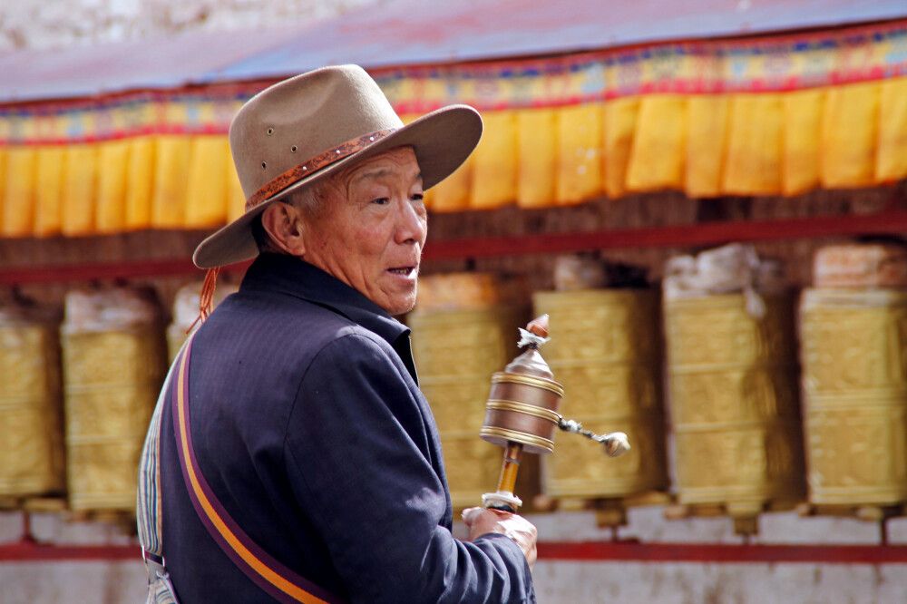 China • Tibet - Pilgern auf dem Dach der Welt