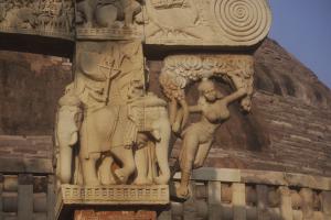 Wunderschöne Reliefs in Sanchi