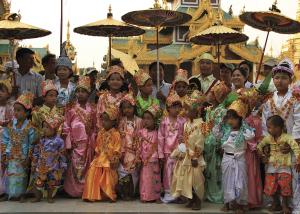 Begegnung in der Shwedagon-Pagode Begegnung in der Shwedagon-Pagode