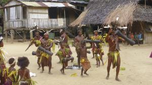 Traditionelle Tänze auf Kiriwina Island Traditionelle Tänze auf Kiriwina Island