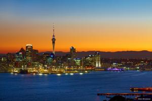 Skyline von Auckland in der Dämmerung Skyline von Auckland in der Dämmerung